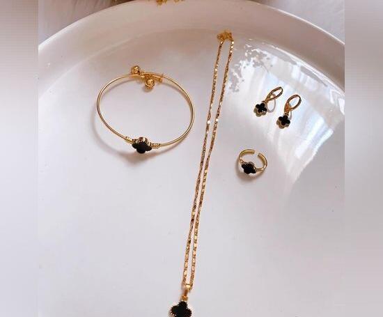 عکس اکسسوری برای پروفایل