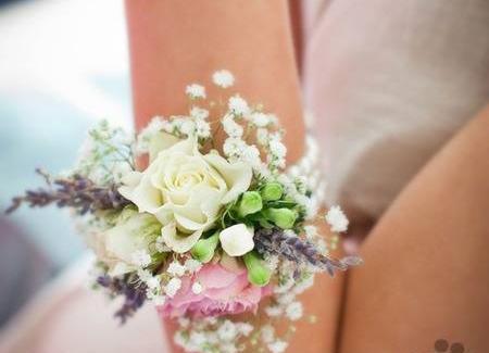 عکس دستبند گل برای عروس