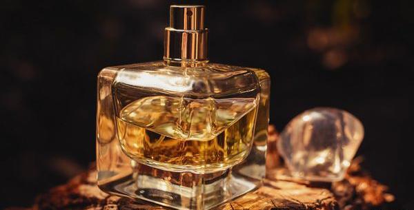عکس عطر و ادکلن با کیفیت بالا