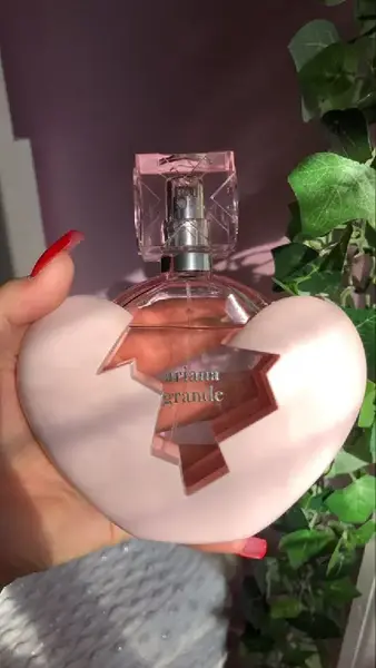 عکس عطر و ادکلن با کیفیت بالا