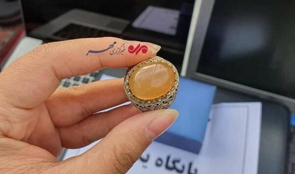عکس انگشتر خامنه ای