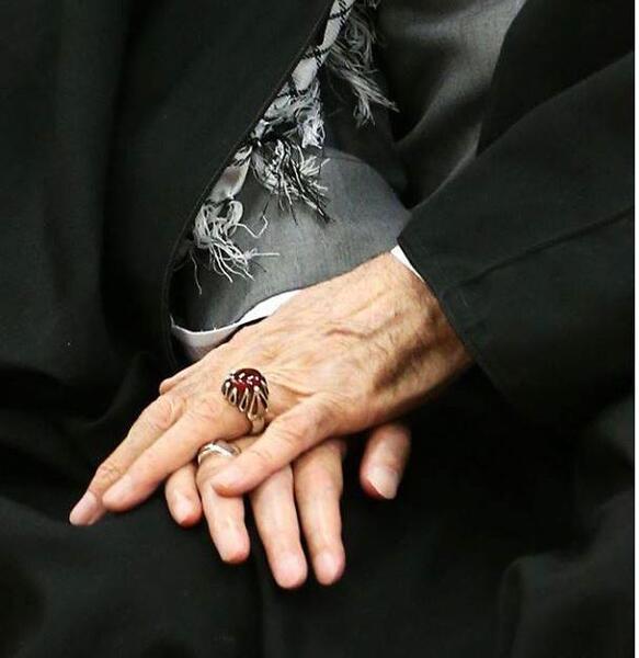 عکس انگشتر خامنه ای