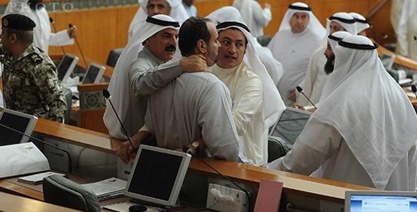 عکس پرتاب لنگه دمپایی