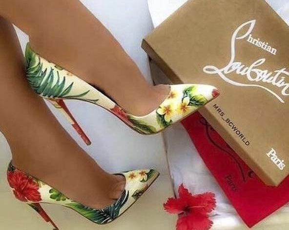 عکس کفش پاشنه بلند نوک تیز