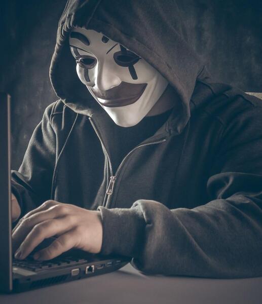 عکس پروفایل پسرانه چشم ضربدری