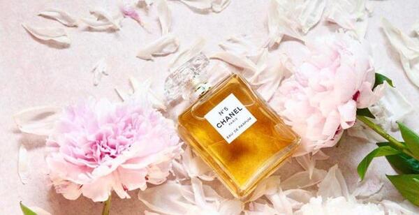 عکس عطر زنانه فرانسوی