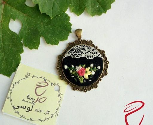 عکس گردنبند گلدوزی شده