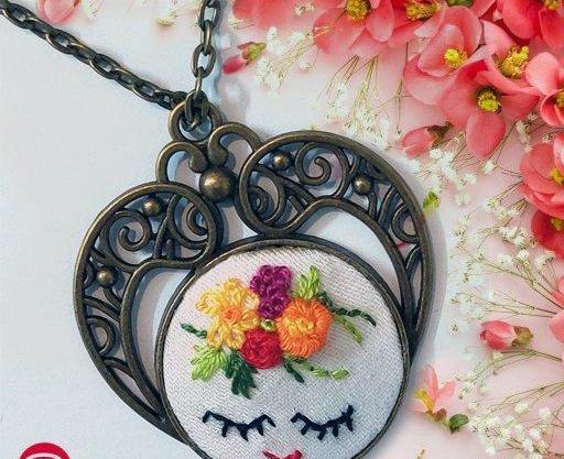 عکس گردنبند گلدوزی شده