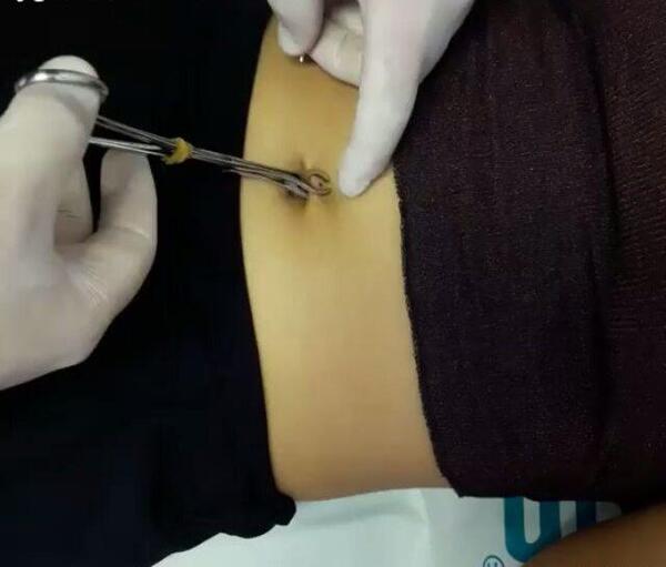 عکس پیرسینگ روی ناف