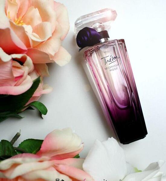 عکس عطر گل رز