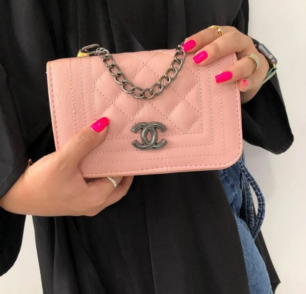عکس خرید کیف دخترانه