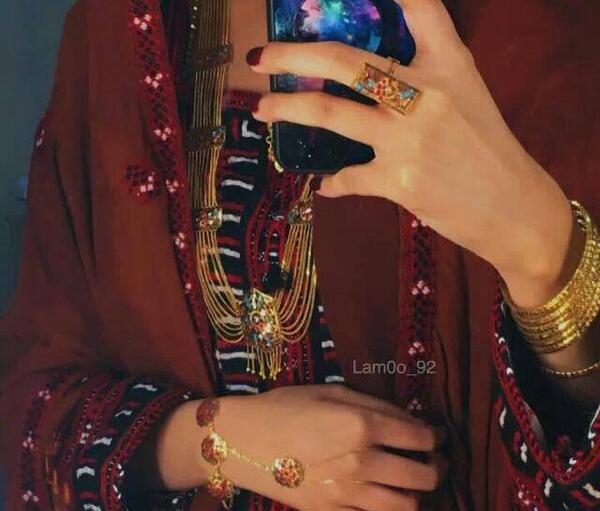 عکس دختر بلوچ با گوشی
