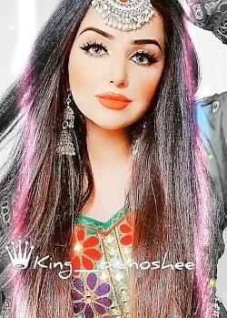عکس دختر بلوچ با گوشی