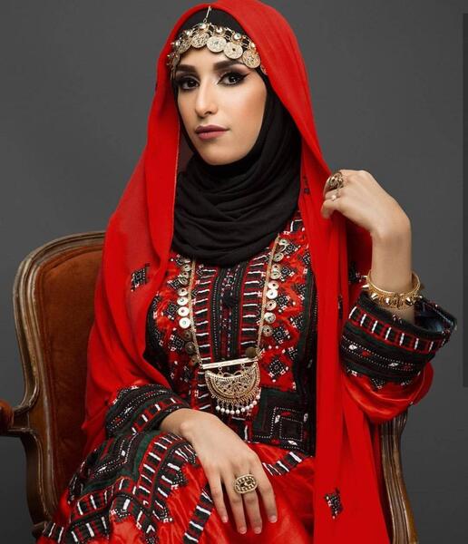 عکس دختر بلوچ با لباس بلوچی