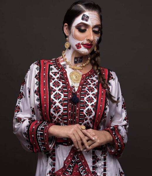 عکس دختر بلوچ با لباس بلوچی