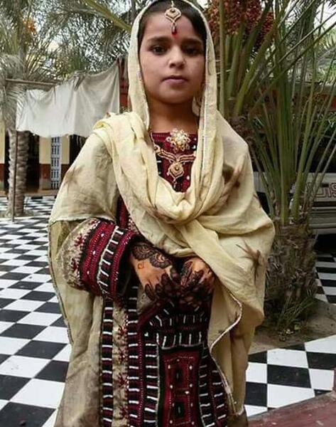 عکس دختر بلوچ با لباس بلوچی