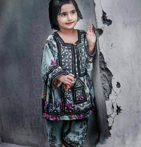 عکس دختر بلوچ با لباس بلوچی