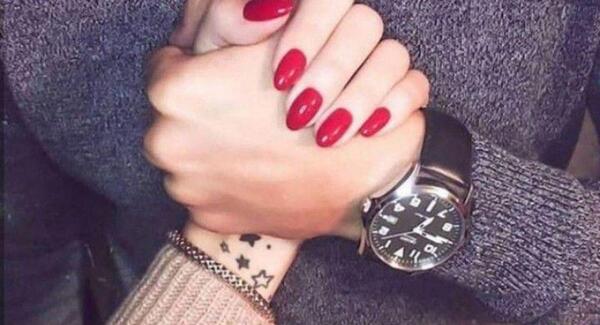 عکس دست دختر بلوچ با گل