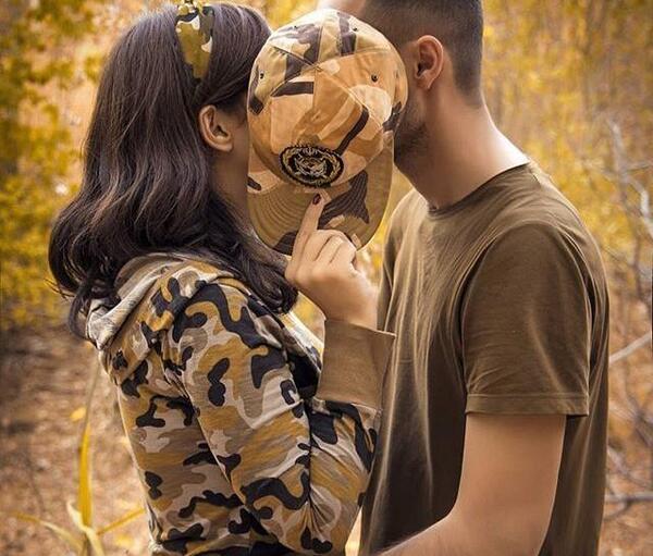 ژست عکس گرفتن دونفره عاشقانه