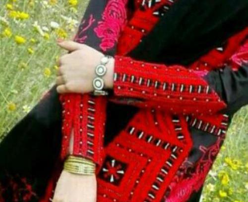 عکس دست دختر بلوچ ویسگون