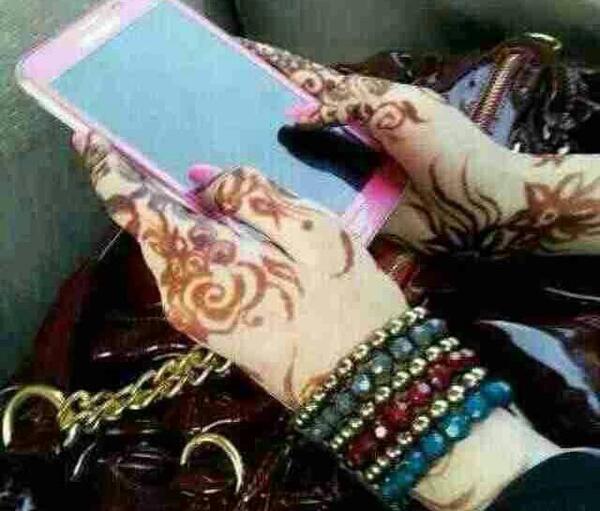 عکس دست دختر بلوچ ویسگون