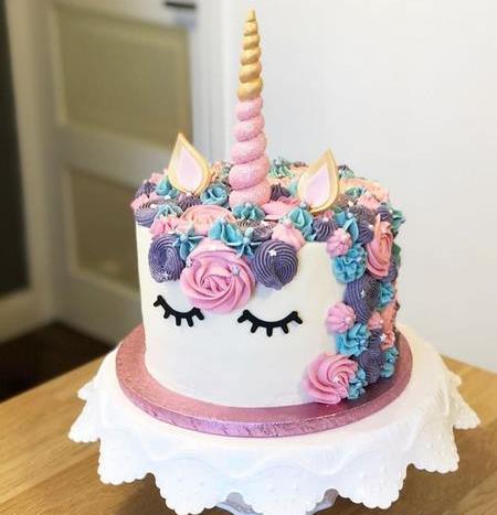عکس اسب تک شاخ کیک