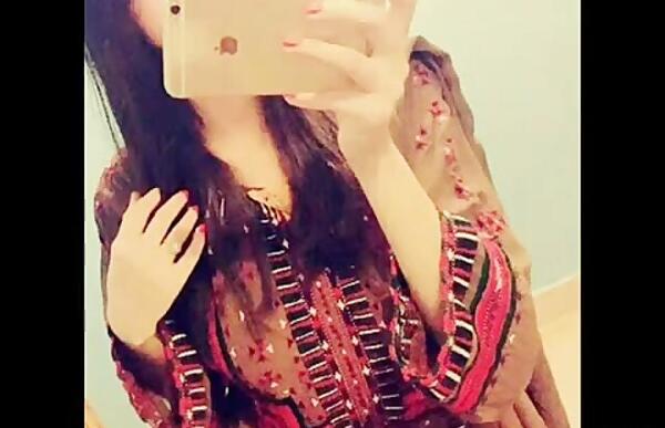 عکس دختر بلوچ شیک با گوشی