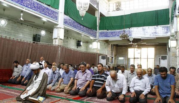عکس جیران در کنار ناصرالدین شاه