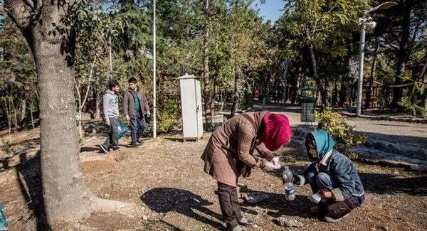 عکس مهسا امینی در پارک طالقانی