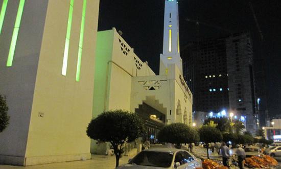 عکس مهسا امینی در پارک طالقانی
