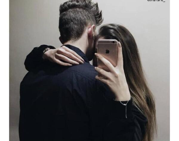 عکس عاشقانه جلوی اینه