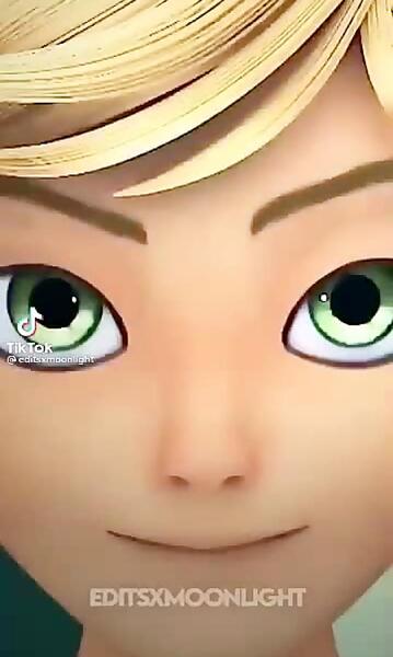 عکس آدرین در استخر