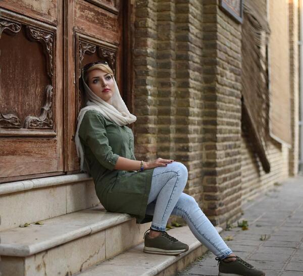 ژست عکس توی باغ
