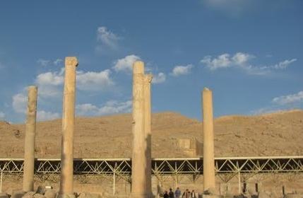 عکس کاخ آپادانای تخت جمشید