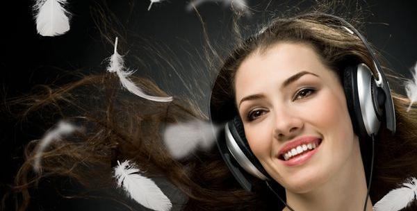 عکس نقاشی دختر با هدفون