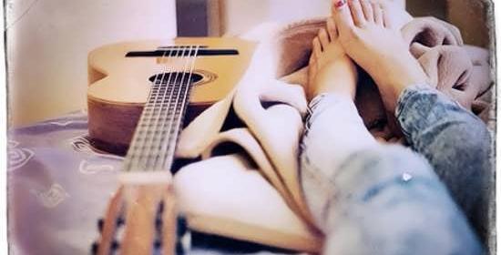 عکس پروف دختر با گیتار