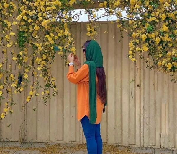 عکس پروف دختر از پشت سر