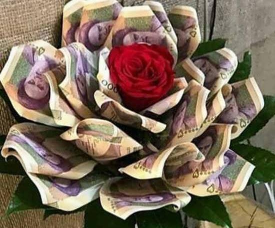 عکس کادو گل با پول