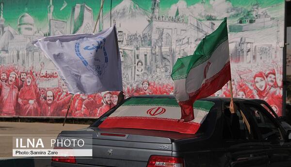 عکس حاج قاسم کنار پرچم ایران