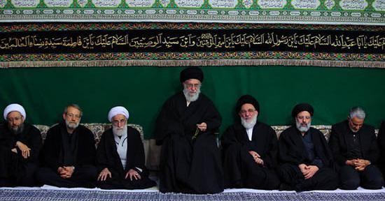 عکس حاج قاسم در عزاداری امام حسین