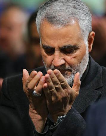 عکس حاج قاسم در عزاداری امام حسین