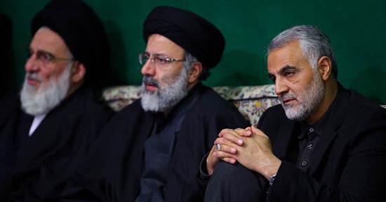 عکس حاج قاسم در عزاداری امام حسین