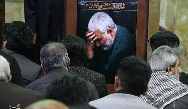 عکس حاج قاسم در ایام فاطمیه