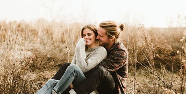 عکس ژست عکاسی دونفره عاشقانه تولد