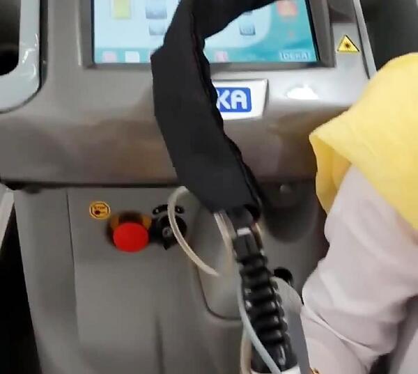 عکس دستگاه لیزر دکا