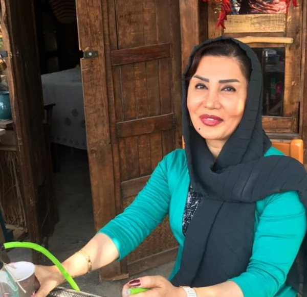 عکس مجری زن شبکه خبر که پناهنده شد