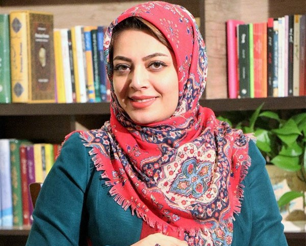 عکس مجری زن به خانه برمیگردیم
