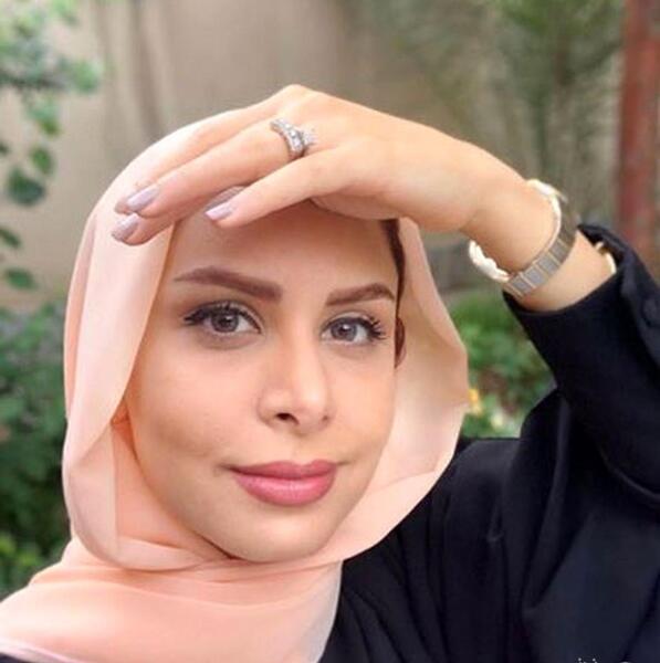 عکس مجری زن خداحافظی کرد