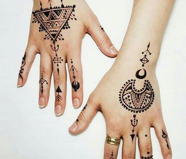 عکس حنا روی دست دخترانه ساده