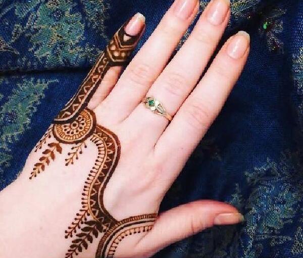 عکس حنا روی دست دخترانه ساده